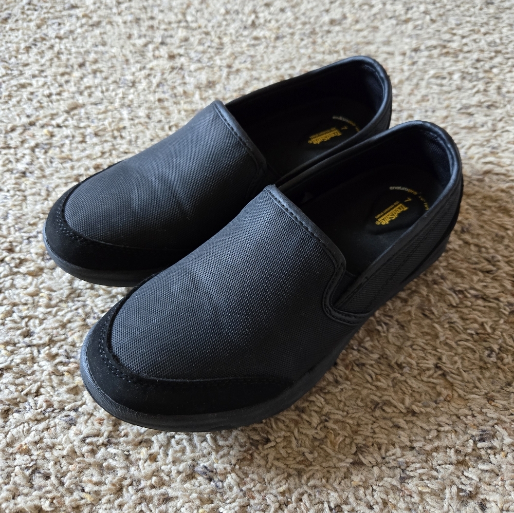 Slip proof shoes